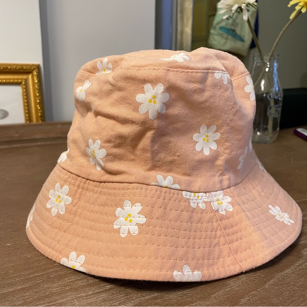 Peach daisy canvas bucket hat